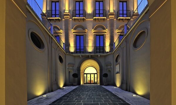  Palazzo de’ Mayo Academia